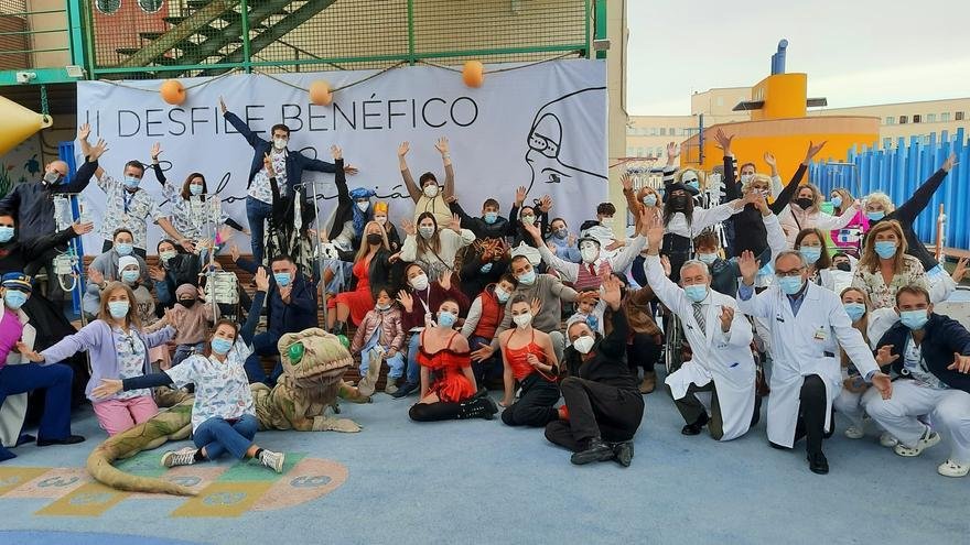 El Circo Encantado visita a los niños del Hospital General de Alicante
