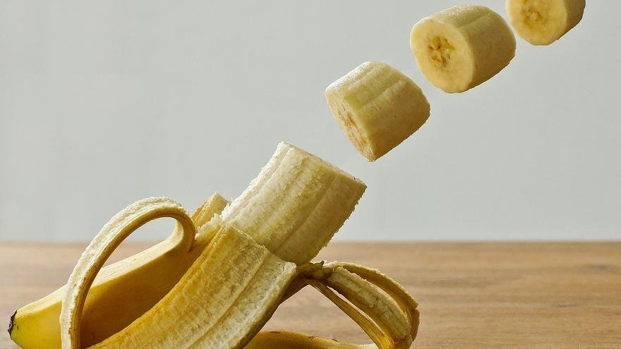 Descubre los beneficios del batido de plátano, la bebida de moda rica en potasio