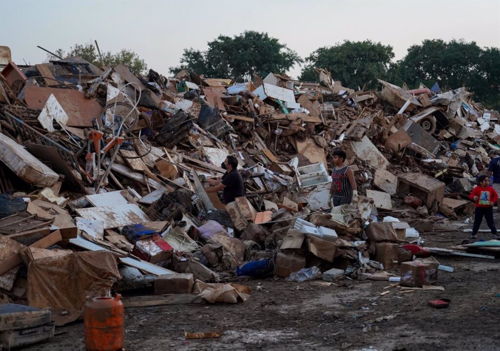 Pediatras señalan los riesgos “inmediatos” a los que se enfrentan los menores afectados por la DANA